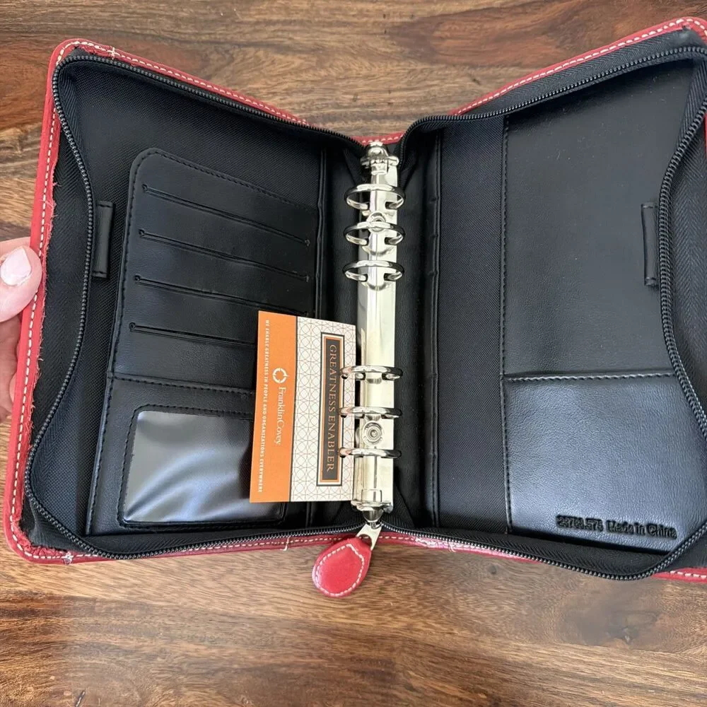 Franklin Covey Classic Red Soft Leather Zip Around Ring Binder Planner 8.5